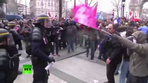 В Париже разогнали протесты против однополых браков