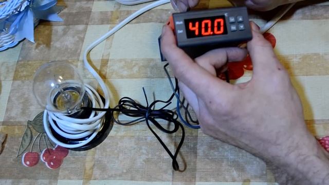 Терморегулятор с порогом включения в 0.1 градус.