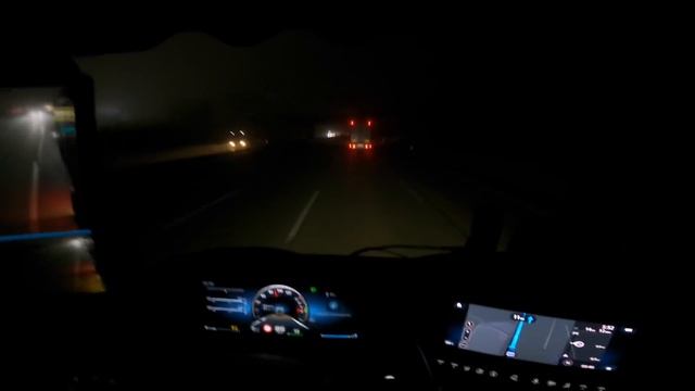 Как устроится дальнобойщиком в Германии? Первая заправка без людей! смотреть онлайн