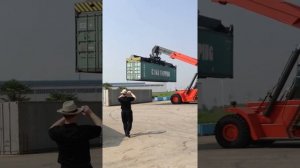 Heli Container Reach Stacker action demo