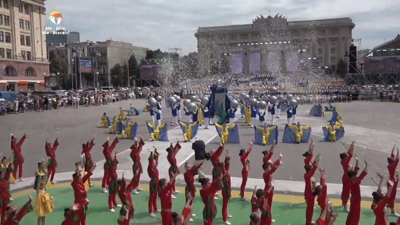 Потрясающий Флешмоб "Мы - дети, мы - Вселенная!" Харьков-2019 смотреть онлайн