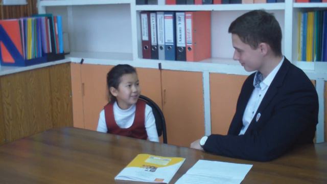 ВЗГЛЯД СНИЗУ. ОРИГИНАЛЬНОЕ ПОЗДРАВЛЕНИЕ КО ДНЮ УЧИТЕЛЯ смотреть онлайн