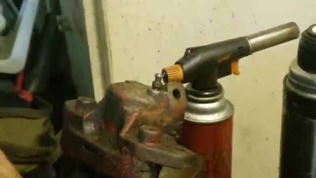 Как открутить штуцер прокачки тормозов смотреть онлайн