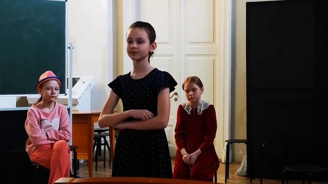 Приключения жёлтого чемоданчика. Отрывок из произведения в исполнении Анастасии Овешковой (11 лет) смотреть онлайн