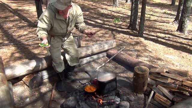 Походы в Карелии. Походная кухня. Готовим борщ на костре. смотреть онлайн