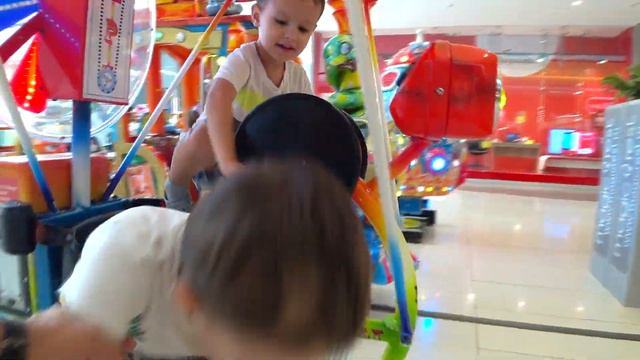 Влог от Фанди Это же ЛЕТАЮЩАЯ ТАРЕЛКА! / НАШЛИ НЛО в Краснодаре?  Поехали в ТЦ OZ Mall (Оз Мол)