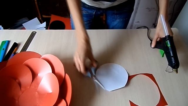 Цветы из бумаги на стену. Часть 1 смотреть онлайн