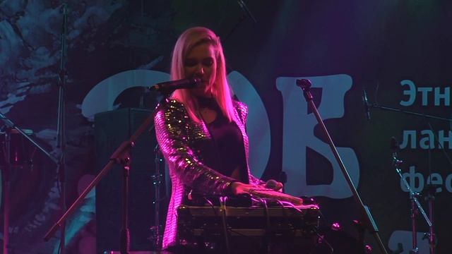 Алена Минулина - Ойся, ты, ойся! (Live «Зов Пармы») смотреть онлайн