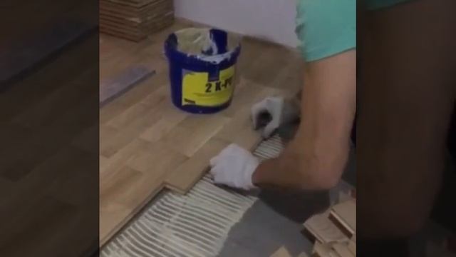 Укладка паркета на стяжку: используя двухкомпонентный клей. смотреть онлайн