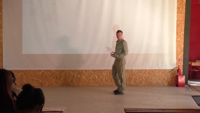 Золотые лекции ЛШ2022: Эдуард Клышинский, «Почему нейронные сети вообще обучаются» смотреть онлайн