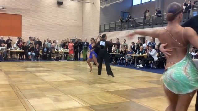 SAMBA - SEMI - Razvan & Jacky vs Simon & Caroline - young versus most experienced смотреть онлайн