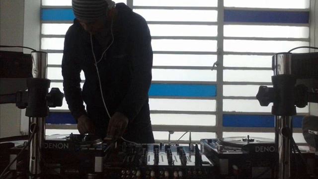 Retro mix Reggaeton By Mauro Deejay смотреть онлайн