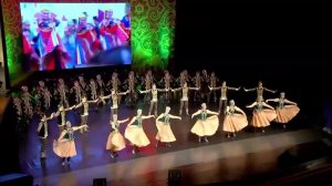 Бәйрәм — сцена из вокально-хореографического спектакля "Изге бакча". ГАПиТ РТ, 2018 год.