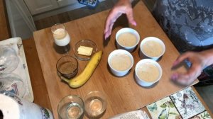 Банановая Панакота с кофейным соусом и карамелизованными бананами .
