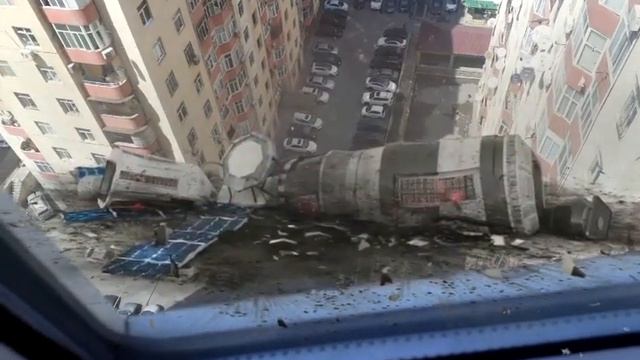 Огромный спутник упал на землю смотреть онлайн