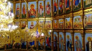 Иконостас храма Святителя Николая Чудотворца в Никулино с высоты.