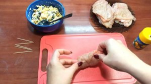 НЕОБЫЧНЫЕ КУРИНЫЕ РУЛЕТЫ С СЫРОМ И ЧЕРНОСЛИВОМ В ДУХОВКЕ / БЫСТРЫЙ РЕЦЕПТ ВКУСНЫХ МЯСНЫХ ПАЛЬЧИКОВ