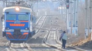 Прибытие электропоезда ЭД9Т-0023