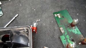 Замена патрона заднего фонаря некачественного на качественный в ваз 2104