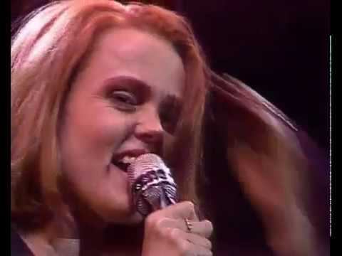 Belinda Carlisle - Our Lips Are Sealed, We Got the Beat (Live in Birmingham, 26.05.1990) смотреть онлайн