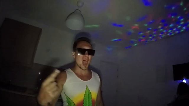 Трэш на Кипре в номере смотреть онлайн