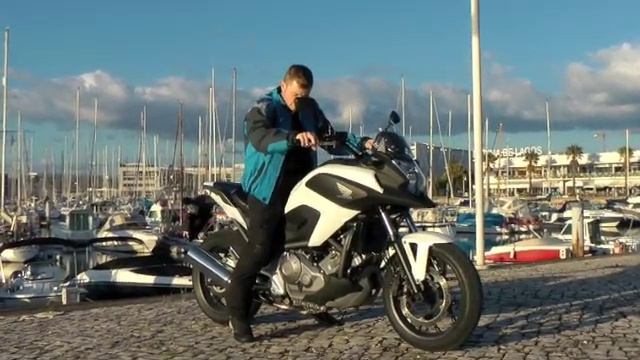 Essai Honda NC 700 X 2012 : le trail polyvalent et économique doté dun coffre à casque
