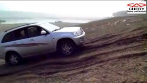 Chery Tiggo (Чери Тиго) крутой подъем в гору по бездорожью