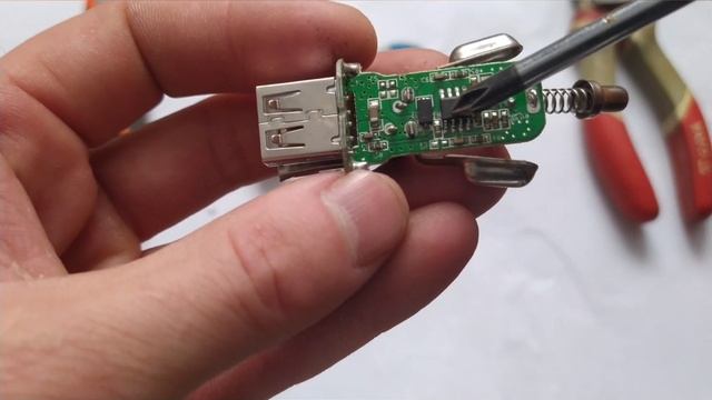 Автомобильный USB адаптер, что внутри? Car USB Adapter, What's Inside?