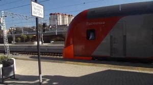 Ласточка отправляется со станции Сочи.  #железнодорожное