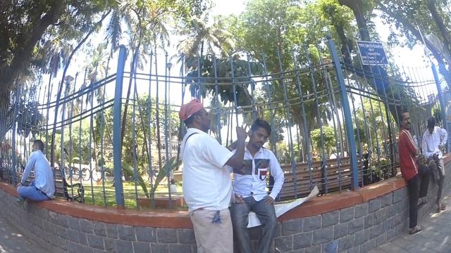 Чистка ушей на улице в Мумбае | Clean the ears смотреть онлайн