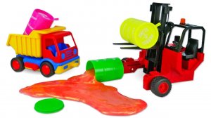 Автопогрузчик, Грузовичок и Экскаватор: авария на дороге. Развивающее видео для малышей про машинки