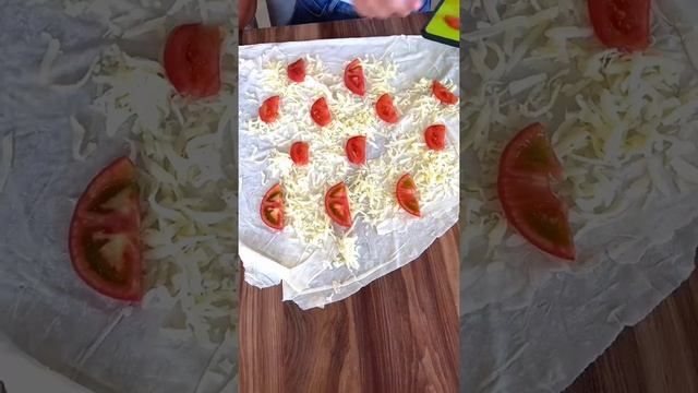 Он с ней не поделился, но она сделала вкусный ролик? #shorts Лучшее  видео от Лысый и Блондинка