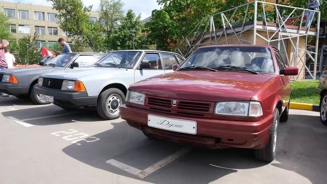 В ОЭЗ «Технополис Москва» прошёл фестиваль, на котором было представлено 100 ретроавто «Москвич»