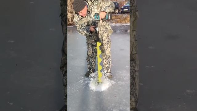 Бурение льда разными шнеками с помощью китайского шуруповерта