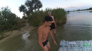 ВЛОГ ♦ Плот из БУТЫЛОК. Роюсь в МУСОРКЕ!