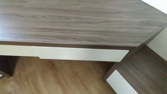 детская комната , стол игровой, стол письменный, шкаф купе, диван под окном, зашивка батареи смотреть онлайн