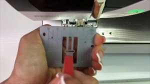 Чистка швейной машины.  Запиливание игольной пластины.