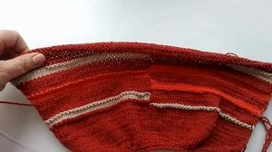 Съемный капюшон спицами для детской кофточки.