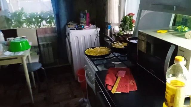 Съездили на кладбище/Жарим картошку/Снова ремонт забора/Наш Яндекс Дзен/ смотреть онлайн