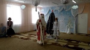 Выход Деда Мороза на новогоднем утреннике в садике "Теремок" п. Привольный