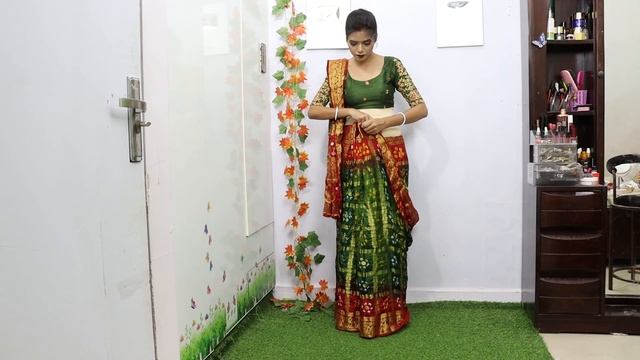 Gujrati style saree draping with unique tips / How to drape Sidha pallu saree смотреть онлайн