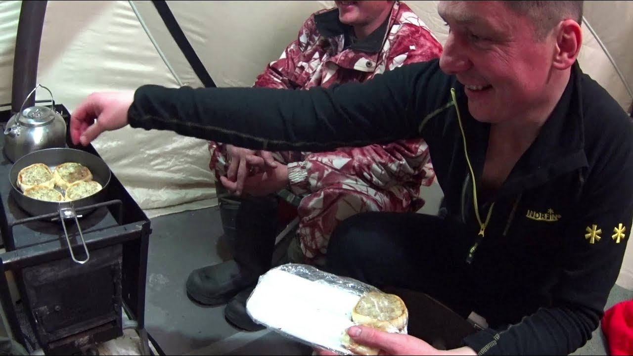 Зимняя рыбалка с ночевкой в палатке с комфортом!Ночуем в палатке на льду.Судак и Берш на Жерлицы. смотреть онлайн