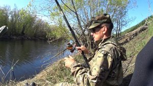 бешеный клев плотвы на силиконового мотыля