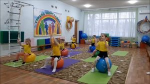 Детский фитнес Разминка на фитболах в средней группе.
