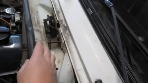 Как открыть капот когда порвался трос.Защита авто от воров.