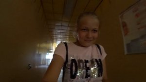 Пробрались в поликлинику и играем здесь в прятки!)