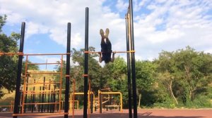 Обороты вперед в заднем упоре