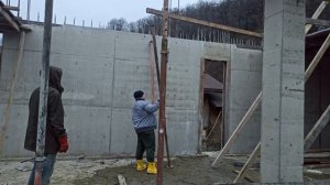 Монолитное перекрытие с ригелями и монолитной лестницей. Монтаж опалубки.