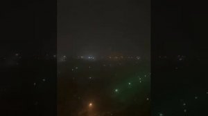 Так в Алма-Ате звучит сирена и предупреждение о комендантском часе.