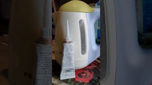 чем заклеить чайник? герметик для прокладок для автомобилей.